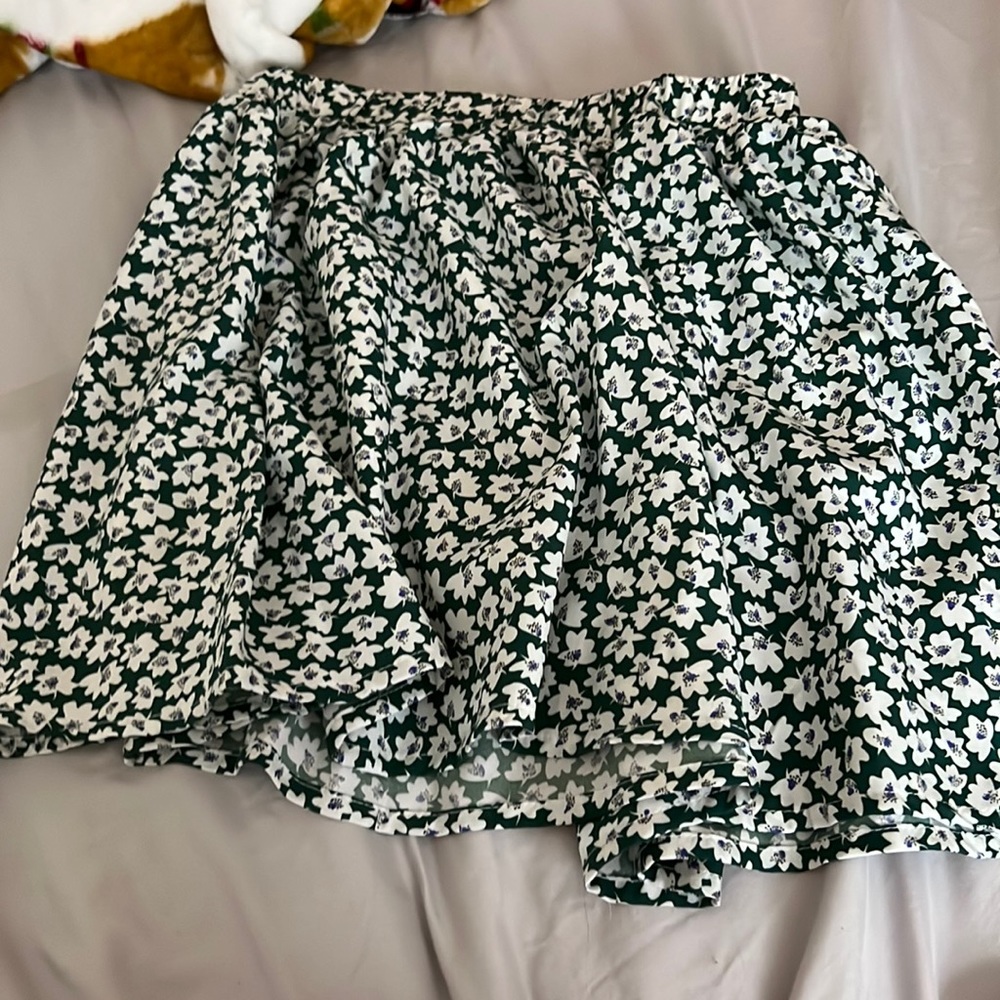 Women’s flowered skirt